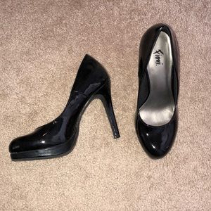 Black pumps, perfect condition!